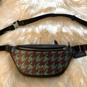 Coach front sling bag